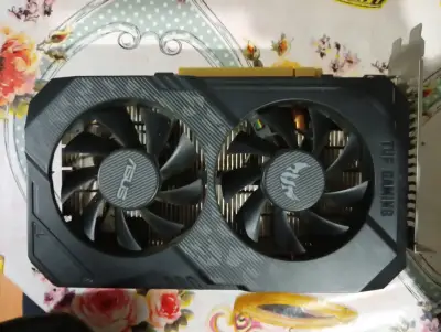 Tarjeta gráfica GTX 1650 Dual Fan en buen estado - miniatura 4