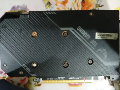 Tarjeta gráfica GTX 1650 Dual Fan en buen estado - miniatura 5