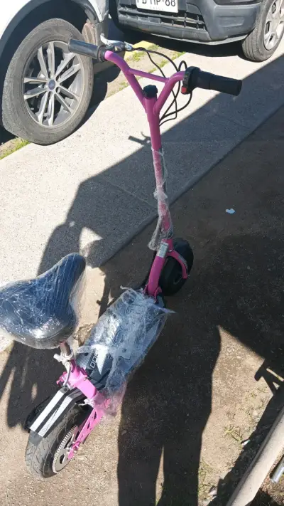 Scooter eléctrico con asiento color rosa - miniatura 1