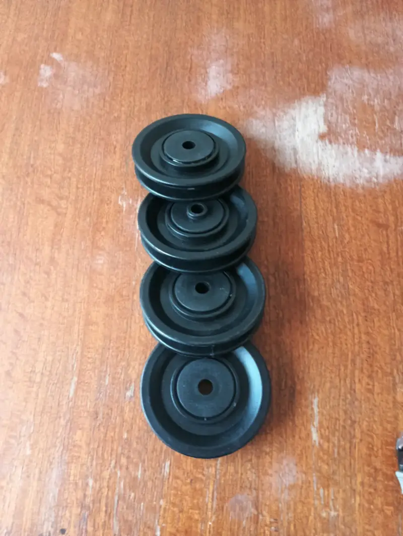 Ruedas de plástico negro para muebles - 1