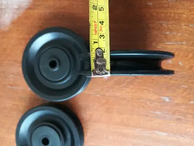 Ruedas de plástico negro para muebles - miniatura 3