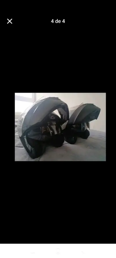 Cascos de moto negros con visera transparente - miniatura 1