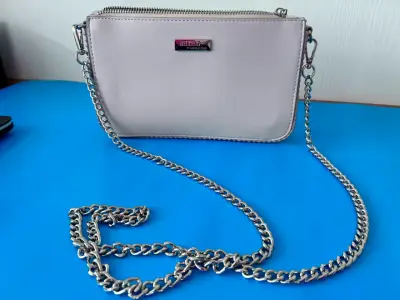Cartera cruzada blanco invierno cadena metálica - miniatura 2