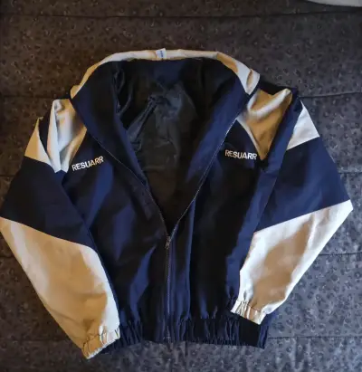Chaqueta deportiva azul y blanca - miniatura 2