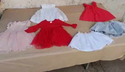 Lote de ropa para bebé en varios colores - miniatura 1