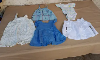 Lote de ropa para bebé en varios colores - miniatura 2