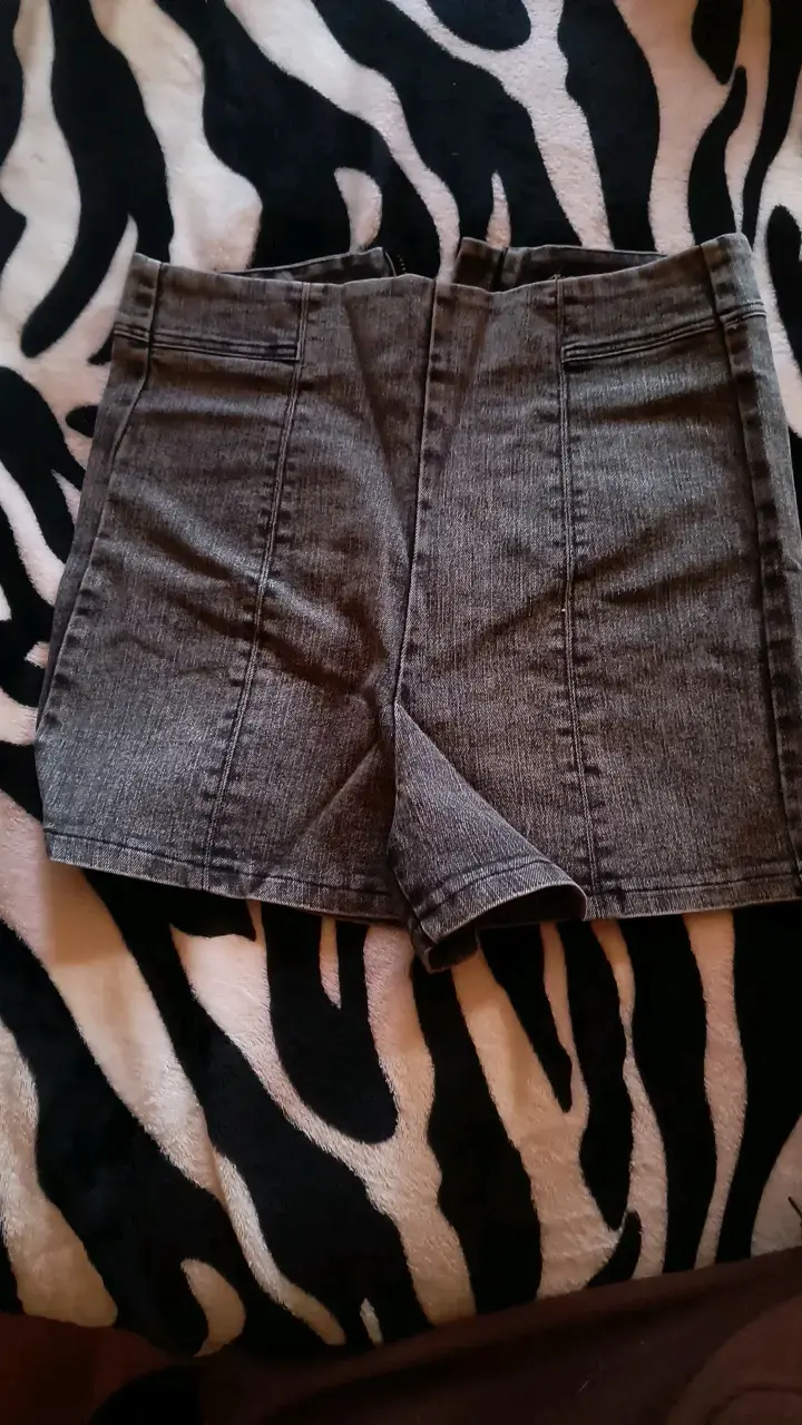 Shorts de mezclilla gris para mujer - 1