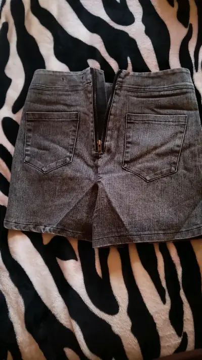 Shorts de mezclilla gris para mujer - miniatura 2