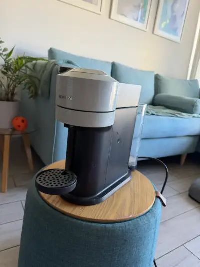Cafetera Nespresso Vertuo Next - miniatura 1