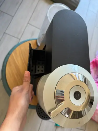 Cafetera Nespresso Vertuo Next - miniatura 3