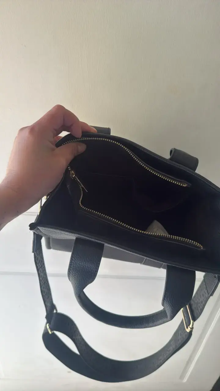 Bolso de mano negro elegante con correa ajustable - 3