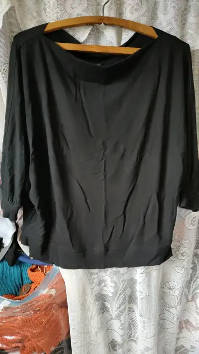 Polera negra manga 3/4. Tallas grandes. Variados - miniatura 1
