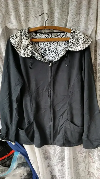 Polera negra manga 3/4. Tallas grandes. Variados - miniatura 5