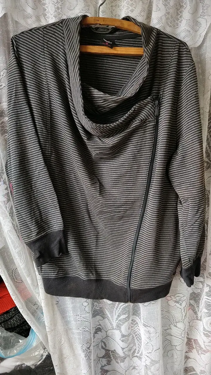 Polera negra manga 3/4. Tallas grandes. Variados - 6