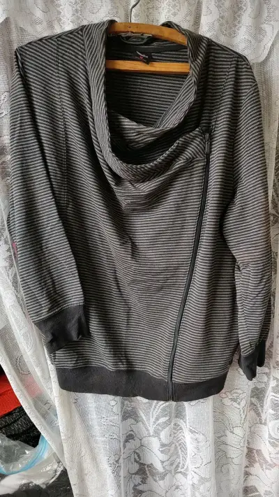 Polera negra manga 3/4. Tallas grandes. Variados - miniatura 6