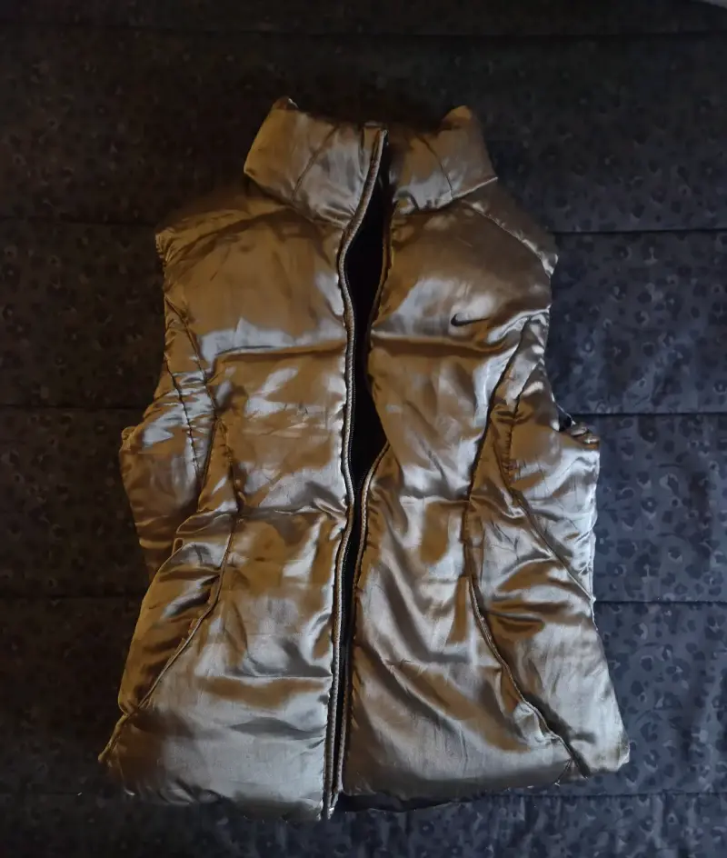 Chaleco reversible acolchado Nike dorado y café - 2