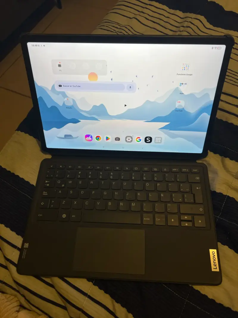 Tablet Lenovo Tab P12 con teclado y lápiz - 2
