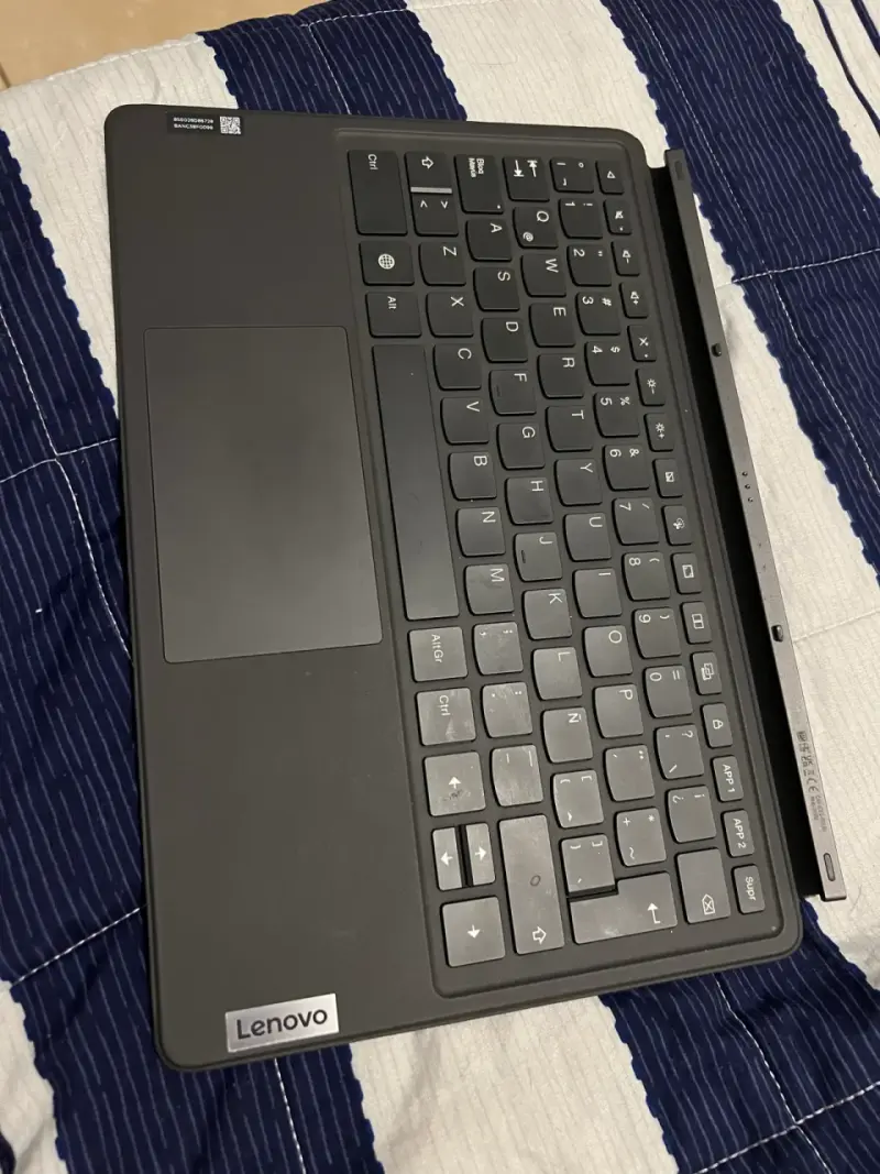 Tablet Lenovo Tab P12 con teclado y lápiz - 3