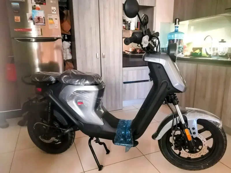 Scooter eléctrico nuevo con diseño moderno - 2