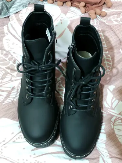 Botines negros con plataforma y cierre lateral - miniatura 3