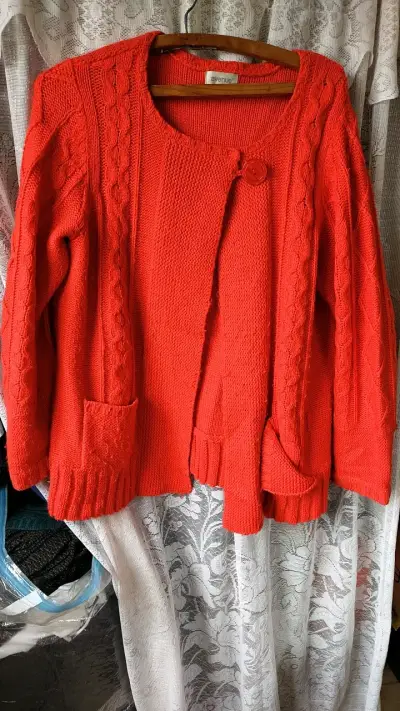 Chaqueta blazer gris. Ropa variada - miniatura 2