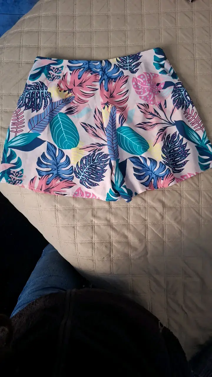 Falda corta con estampado tropical - 2