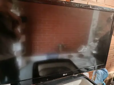 Televisor LG de 42 pulgadas - miniatura 2