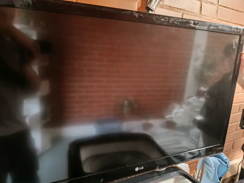 Televisor LG de 42 pulgadas - 3