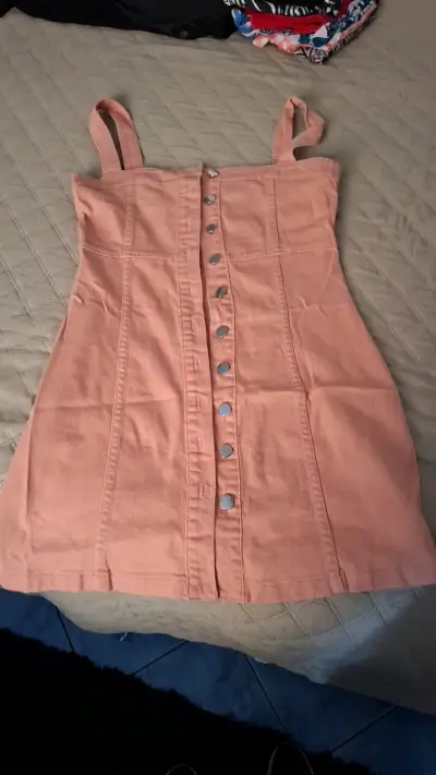 Vestido corto rosa con botones delanteros - miniatura 1