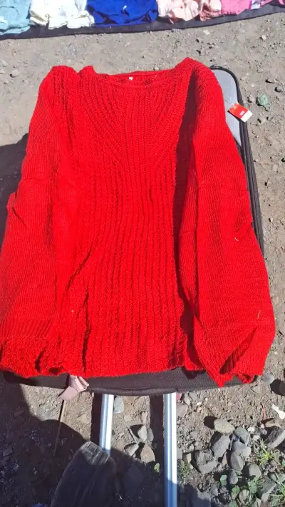 Suéter de lana rojo para mujer - miniatura 1