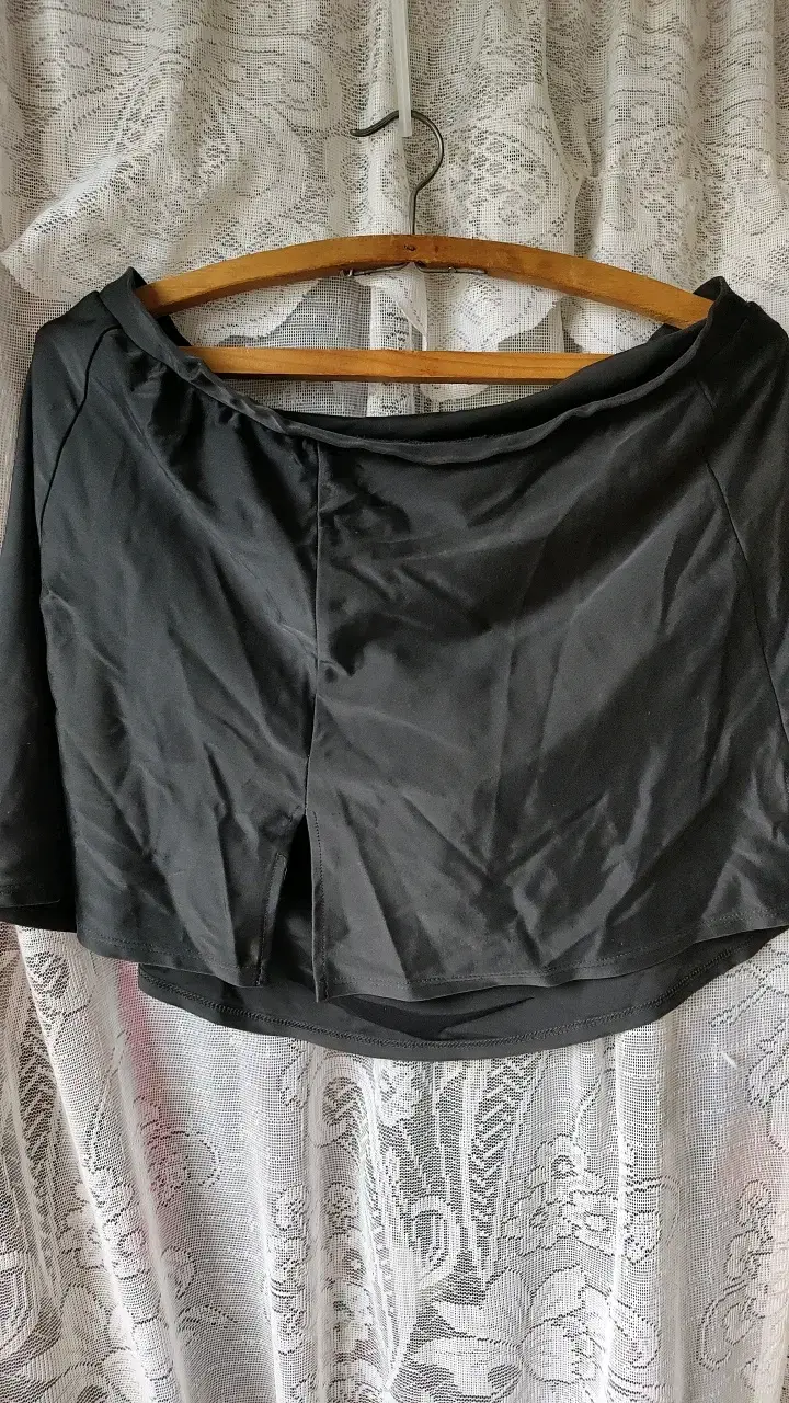 Conjunto de ropa femenina variada - 1