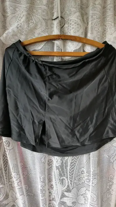 Conjunto de ropa femenina variada - miniatura 1