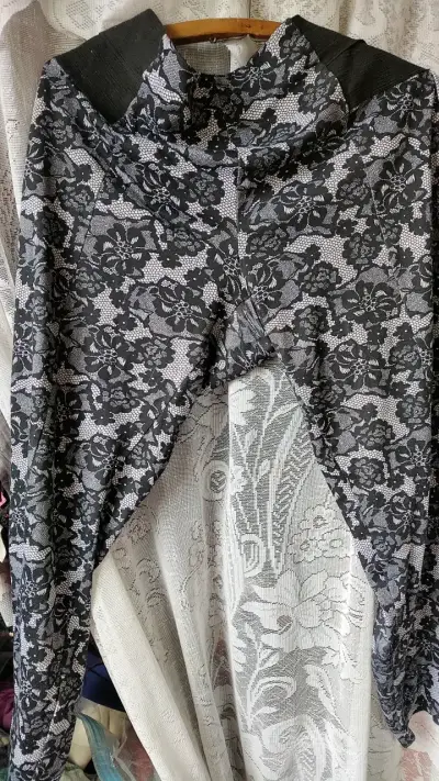Conjunto de ropa femenina variada - miniatura 3