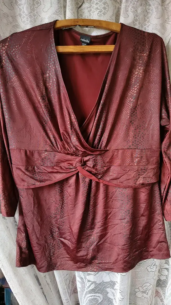 Conjunto de ropa femenina variada - 4