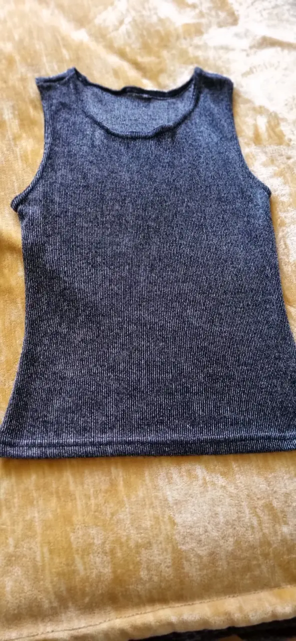Conjunto de chaleco y top gris para mujer - 2