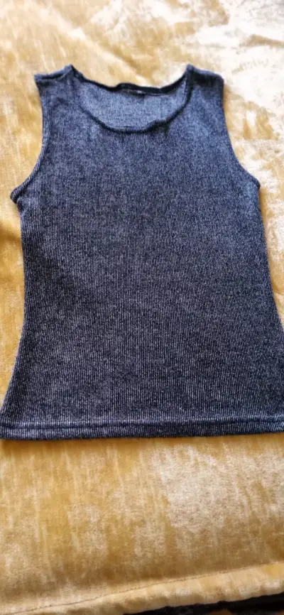 Conjunto de chaleco y top gris para mujer - miniatura 2