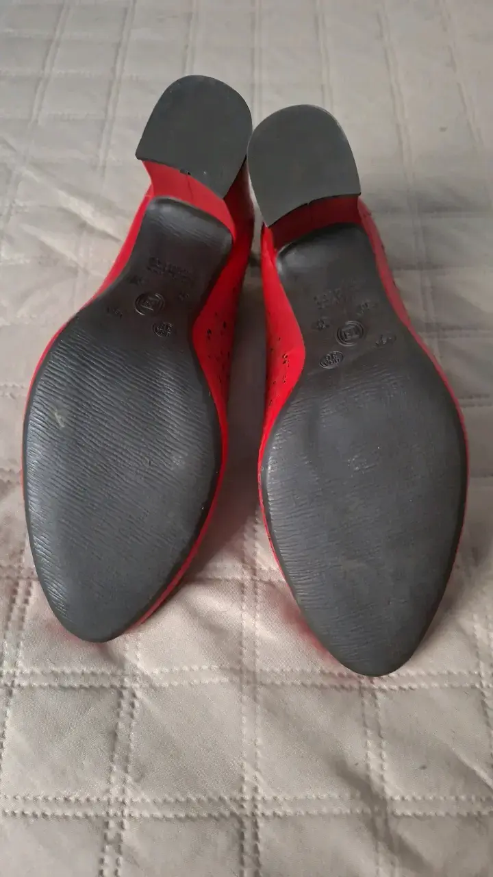 Zapatos de Tacón Rojo Bottero con Diseño Calado - 2