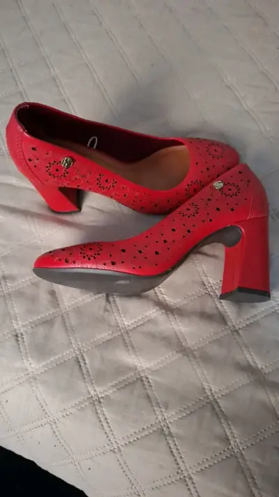 Zapatos de Tacón Rojo Bottero con Diseño Calado - miniatura 3