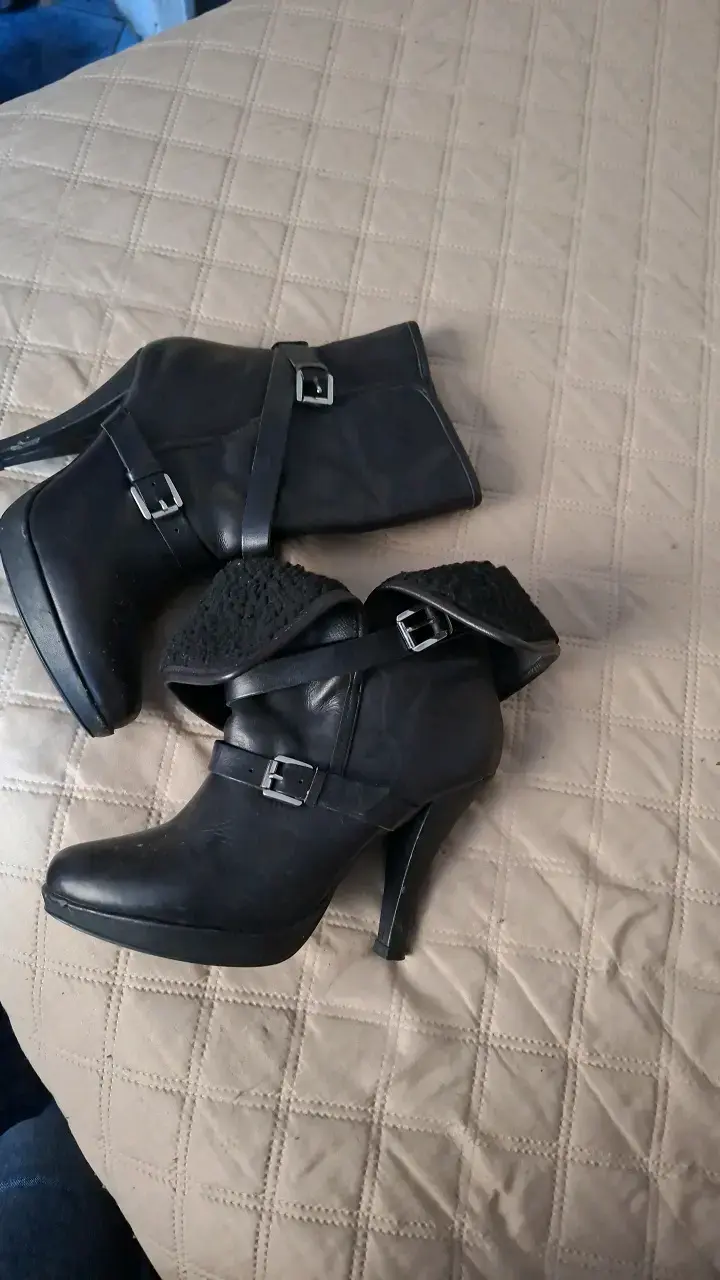 Botines de cuero negro con tacón alto - 2