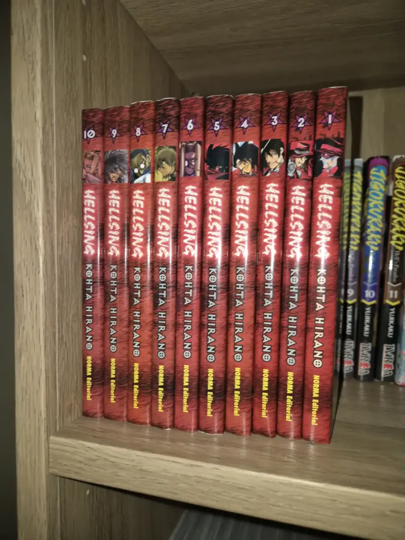 Colección completa de Hellsing norma editorial.
