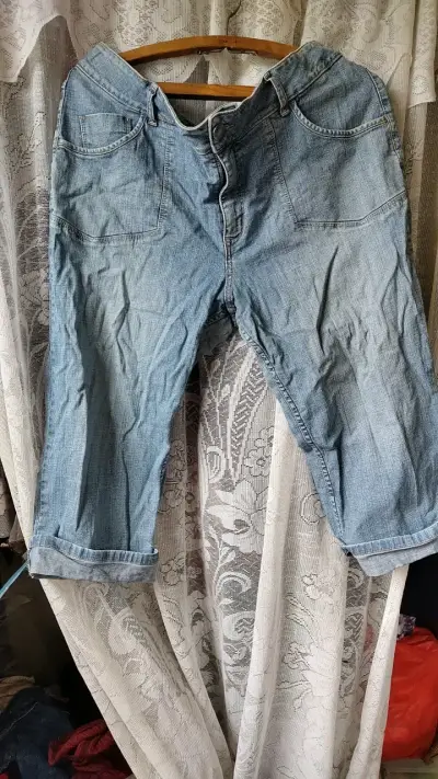 Pantalones cortos, poleras y trajes de baño - miniatura 2