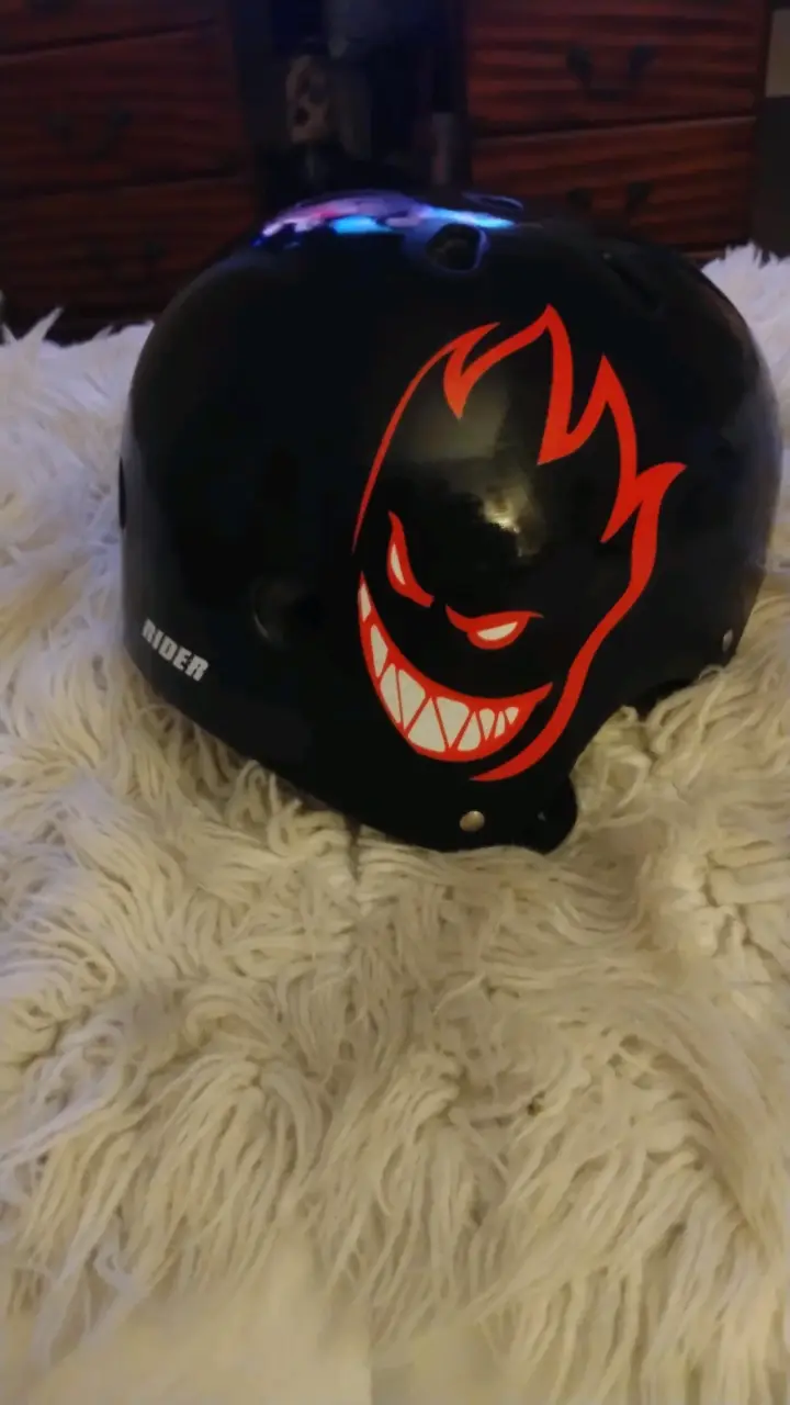 Casco de bicicleta negro con diseño Rider