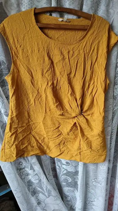 Blusas y poleras para mujer en varios estilos - miniatura 1