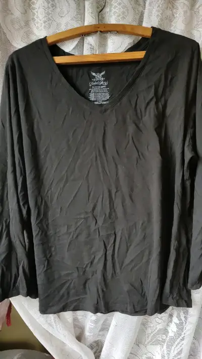 Blusas y poleras para mujer en varios estilos - miniatura 6
