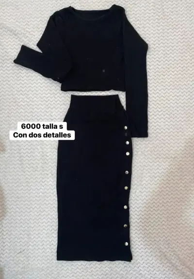 Conjunto negro de falda y top con botones - miniatura 1