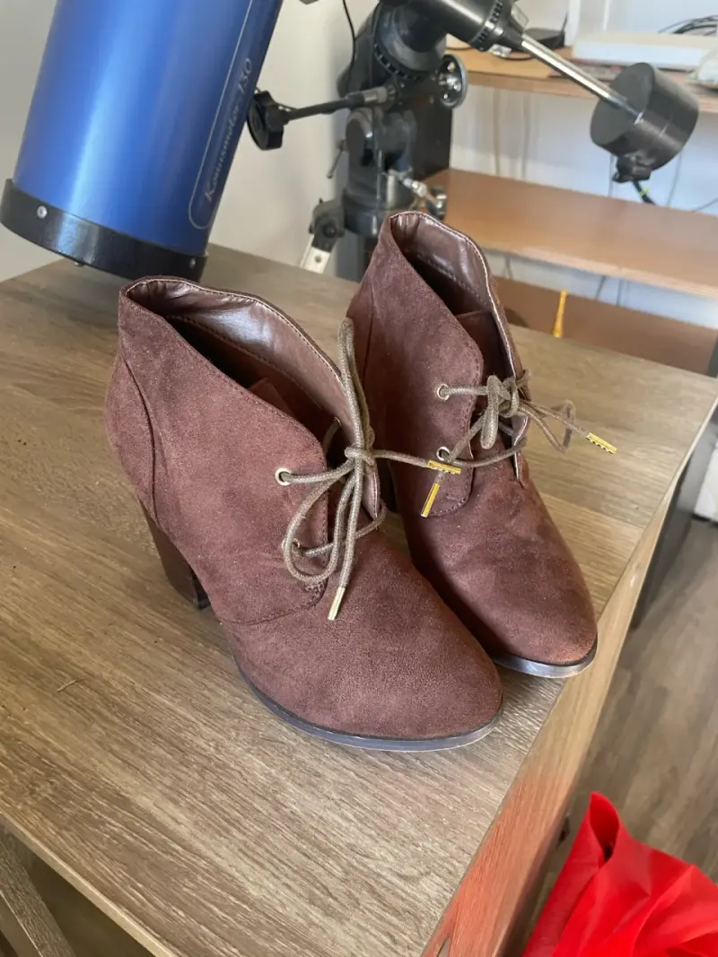 Botines de gamuza marrón con tacón