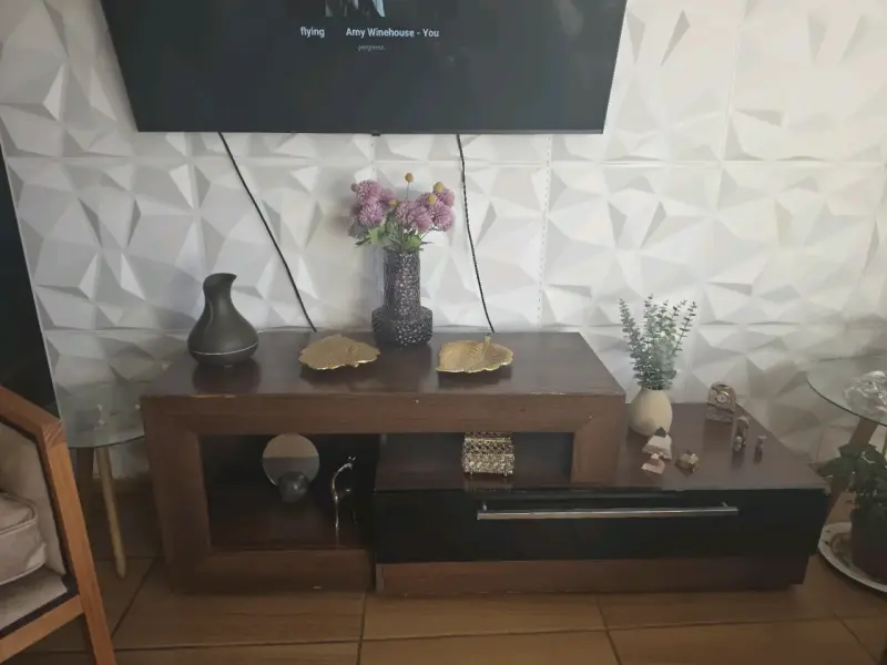 Mueble de TV de madera con diseño moderno - 2