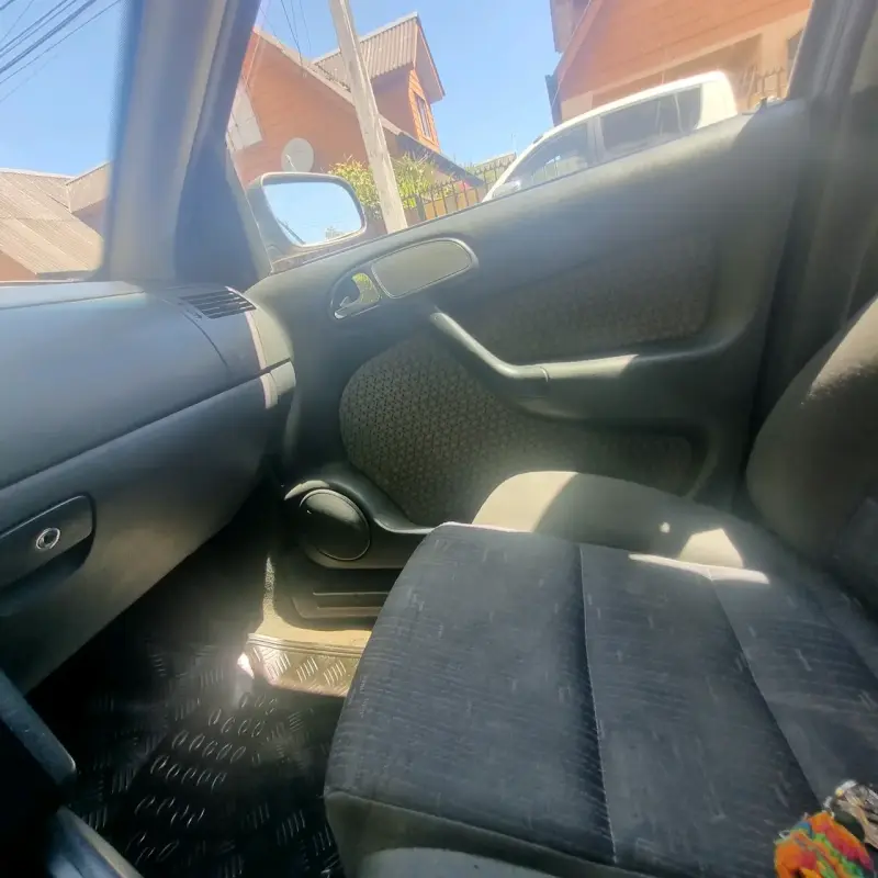 Volkswagen Gol 1.6 usado en buen estado - 4