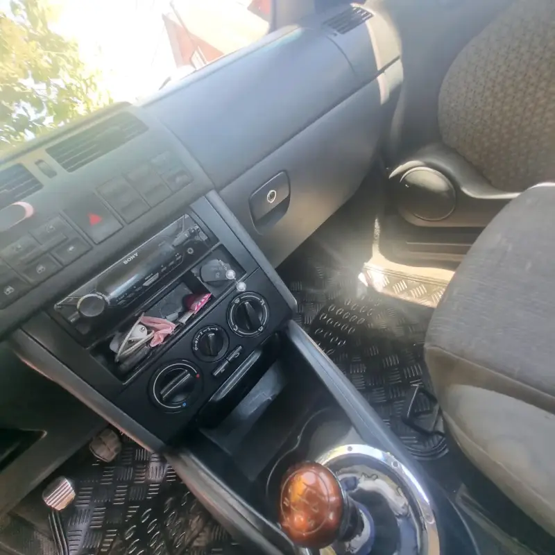 Volkswagen Gol 1.6 usado en buen estado - 6