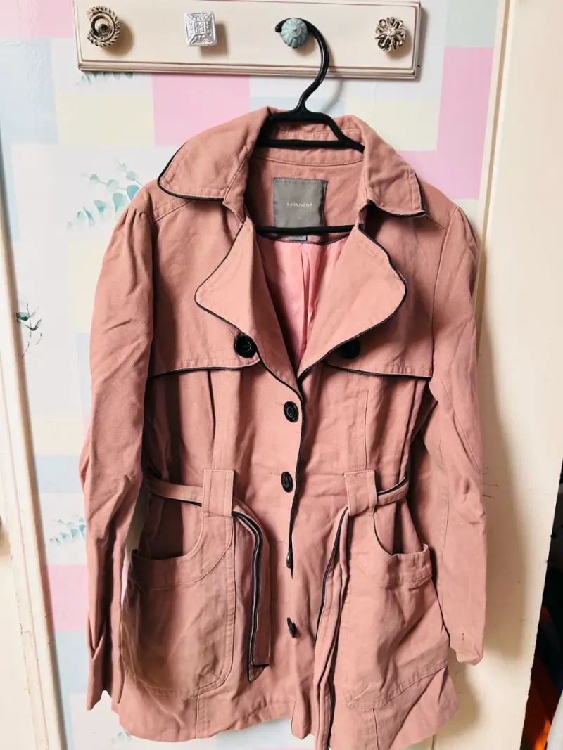 Abrigo rosa mujer Basement con bolsillos